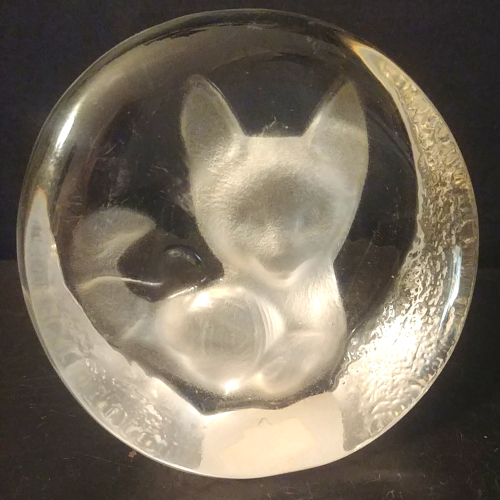 Zajecar Yugoslavia 24% Lead Crystal Art Glass Kitten w/Yarn Etched Paperweight